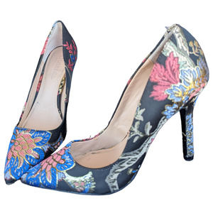 Charles by Charles David Black Embroidered Addie Floral Pump Heel sz 6 M